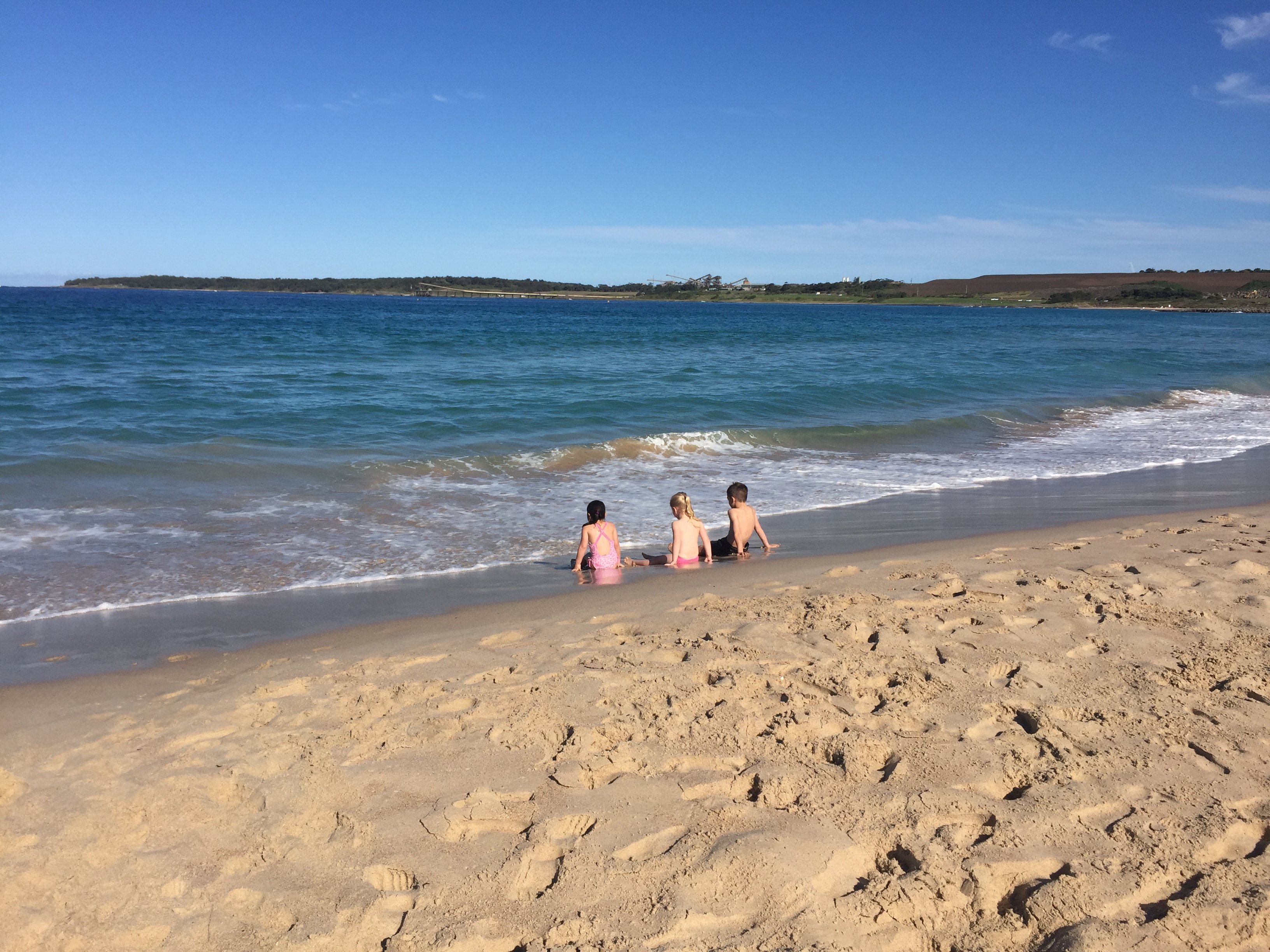 https://cdn.shellharbour.nsw.gov.au/sites/default/files/Things_to_do_images/beachespools.jpeg